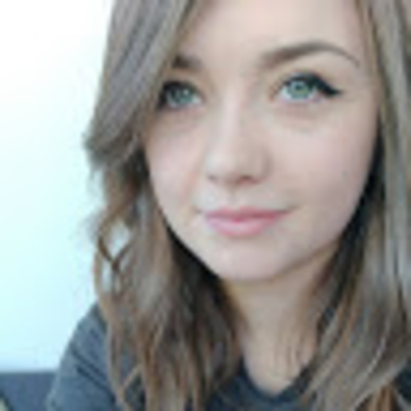 Meet your Posher, Cecile - Picture 1 of 1